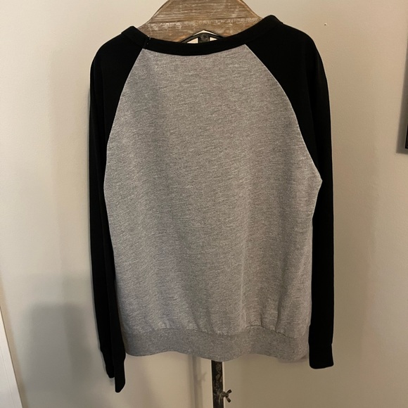 Mickey and Minnie sweatshirt - Picture 2 of 10